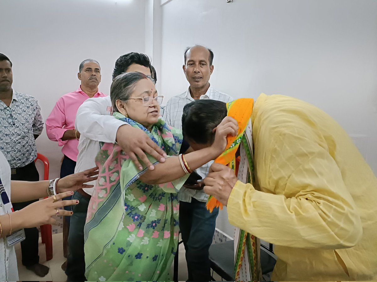 biswabandhusen's tweet photo. দীঘলবাক নেতাজি পাড়া চৌমুহনীতে Takshashila Nursing Home-এ কিছু সমস্যা তৈরি হয়েছিল। কাউন্সিলর প্রেমানন্দ দা এবং এলাকাবাসী সকলের সহযোগিতায় সেই সমস্যার পূর্ণ সমাধান হয়ে আবার নতুন উদ্যোগে, নতুন উদ্যমে জনসেবায় এই নার্সিংহোম পূর্বের অবস্থায় ফিরে আসবে। https://t.co/sKm6lpva5K