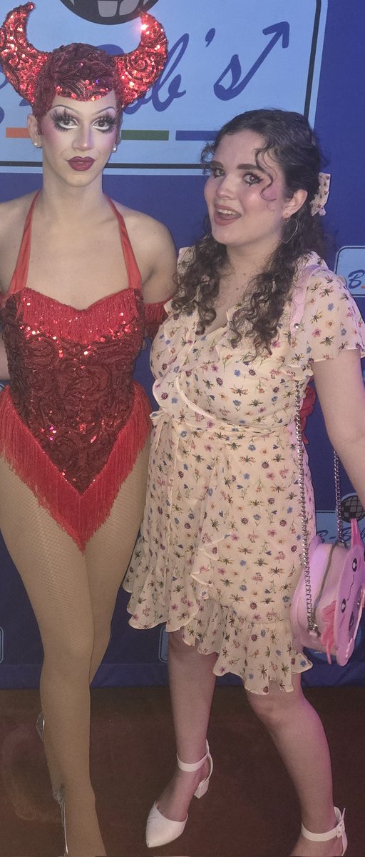 wadayeshara's tweet photo. @suzietoot SUZIE i loved getting to meet you tonight! You killed it 💖❤️ https://t.co/zefEaWbKWt