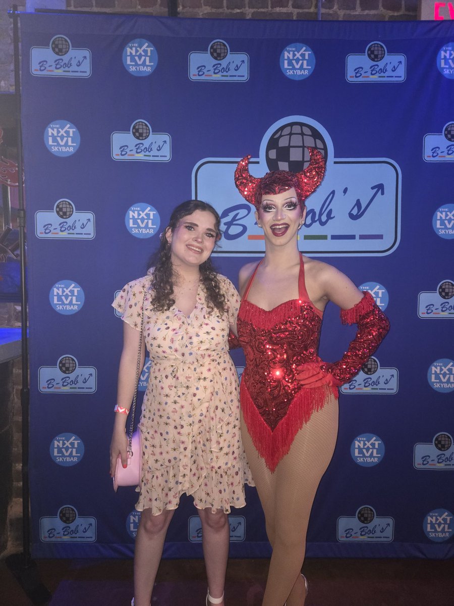 wadayeshara's tweet photo. @suzietoot SUZIE i loved getting to meet you tonight! You killed it 💖❤️ https://t.co/zefEaWbKWt