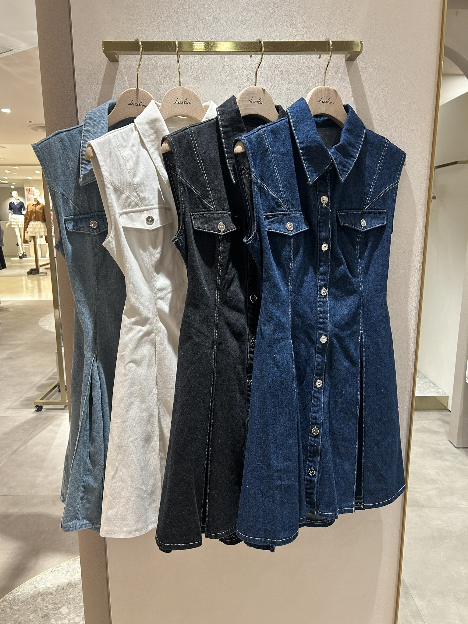 【最終値下げ】dazzlin デニム 新品スイッチングタック ミニワンピース ダズリン dazzlin スイッチングタックミニワンピース