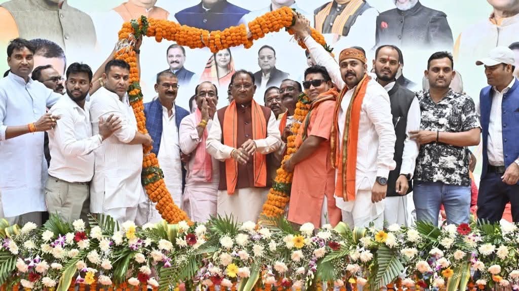 Digvijay Sahu (@digvijaysahu15) on Twitter photo माननीय श्री चंद्रहास चंद्राकर जी नवनियुक्त अध्यक्ष राज्य कृषि एवं बीज विकास निगम छत्तीसगढ़ शासन के पद भार शपथ ग्रहण कार्यक्रम में शामिल हुए।
<a href="/AmitShah/">Amit Shah</a> <a href="/ArunSao3/">Arun Sao</a> <a href="/BJP4India/">BJP</a> <a href="/DPRChhattisgarh/">Jansampark CG</a> <a href="/drramansingh/">Dr Raman Singh</a> <a href="/narendramodi/">Narendra Modi</a> <a href="/vishnudsai/">Vishnu Deo Sai</a> <a href="/OPChoudhary_Ind/">OP Choudhary</a> माननीय श्री चंद्रहास चंद्राकर जी नवनियुक्त अध्यक्ष राज्य कृषि एवं बीज विकास निगम छत्तीसगढ़ शासन के पद भार शपथ ग्रहण कार्यक्रम में शामिल हुए।
<a href="/AmitShah/">Amit Shah</a> <a href="/ArunSao3/">Arun Sao</a> <a href="/BJP4India/">BJP</a> <a href="/DPRChhattisgarh/">Jansampark CG</a> <a href="/drramansingh/">Dr Raman Singh</a> <a href="/narendramodi/">Narendra Modi</a> <a href="/vishnudsai/">Vishnu Deo Sai</a> <a href="/OPChoudhary_Ind/">OP Choudhary</a>