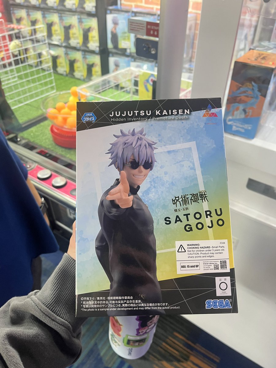 MY FRIEND WON ME A GOJO FIGURINE I WENT INSANE
