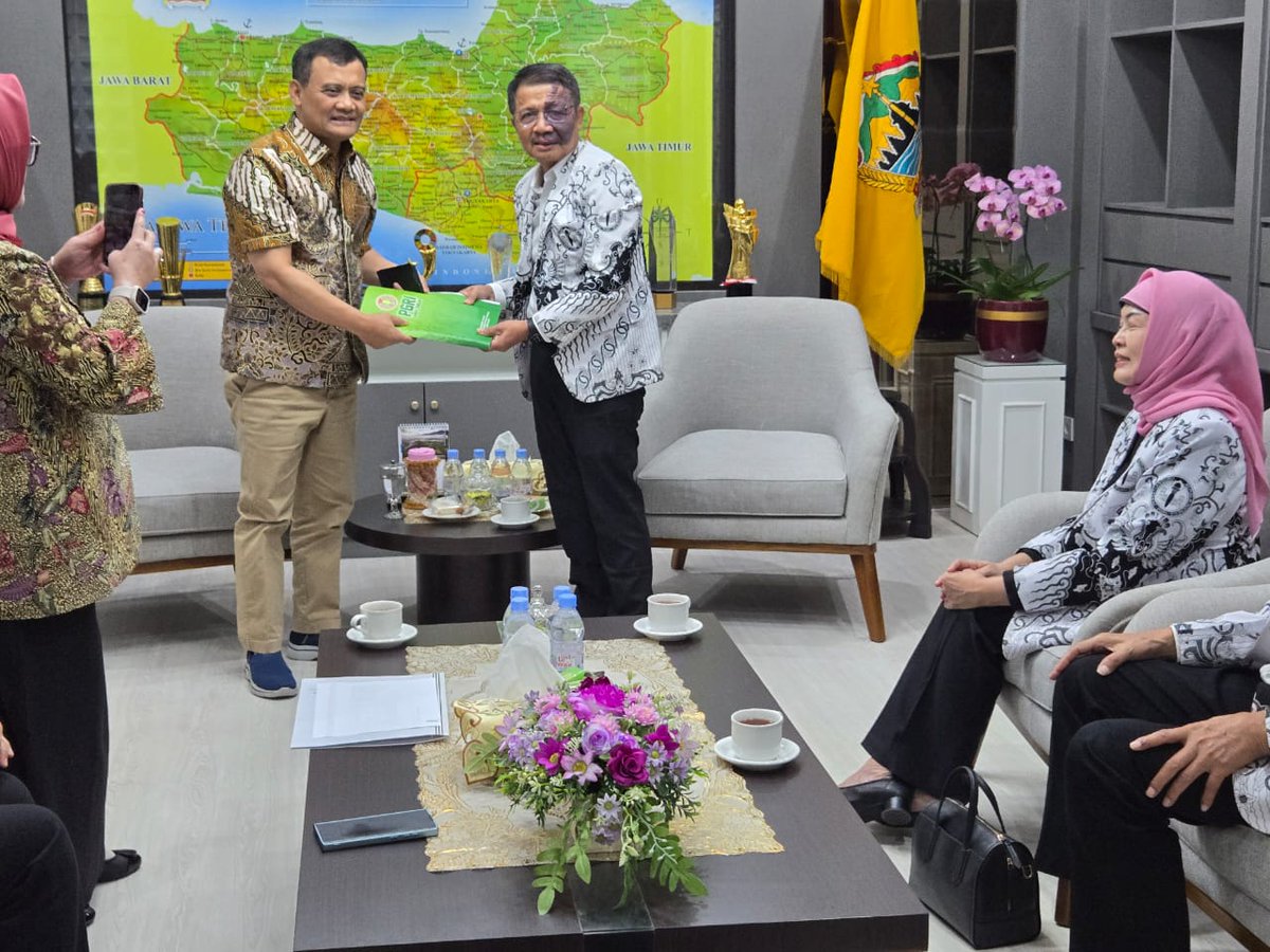 PGRI Audiensi dengan Gubernur: Siap Dukung Prioritas Pendidikan untuk Pengentasan Kemiskinan
Semarang, 11 April 2025 – PGRI Provinsi Jawa Tengah melakukan audiensi dengan Gubernur Jawa Tengah, Irjen. Pol. (Purn.) Drs. H. Achmad Luthfi, S.H., S.St., M.K., M.Hum.