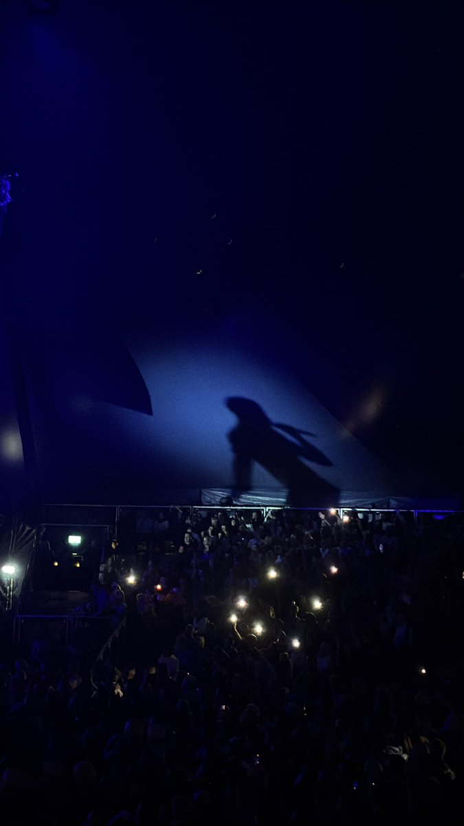 CelineGilky's tweet photo. Incroyable soirée à Zermatt 🇨🇭🏔️🤩 Un Mika heureux d’être là et si solaire ! Une énergie et ambiance de folie 🍾🥂🥳🔥 Bref un vrai bonheur @MikaFanClub @Blooming_Boy_ @mikasounds #concert #zermatt #suisse #mika https://t.co/ewBpBpMQ8P
