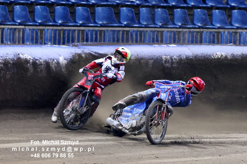 michal_szmyd's tweet photo. Orzeł Łódź - Polonia Bydgoszcz 35:55
@orzel_lodz @PoloniaBDG #speedway #action #polonia #bydgoszcz #orzel #lodz https://t.co/qz8q8tw8N0