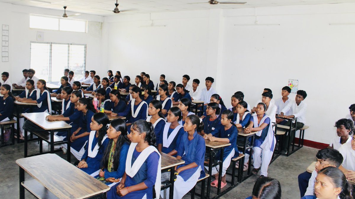 GajrajCorps_IA's tweet photo. Promoting Responsible Social Media Usage Among Students!

A lecture on Social Media Awareness was conducted at #Phulbari T.E. Model School, #Assam to educate the students on responsible social media usage. The event was aimed at empowering students with the knowledge to navigate social media wisely and safely.

#IndianArmy #CyberSafety #DigitalLiteracy #SocialMedia
@adgpi @easterncomd
@GajrajCorps_IA
