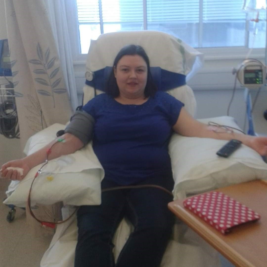 GiveBloodNHS's tweet image. Linzi donated her stem cells 10 years ago to save the life of a stranger 💚

Two years later, she joined NHS Blood and Transplant as a donor carer, where she encourages others to sign up to do the same.

Age 17-40? Join the NHS Stem Cell Donor Registry ➡️ orlo.uk/FTz6O