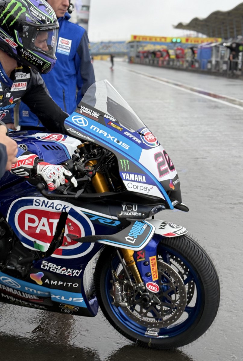Slightly different conditions to start Sunday <a href="/ttcircuitassen/">TT Circuit Assen</a>… ☔️ 

#DutchWorldSBK