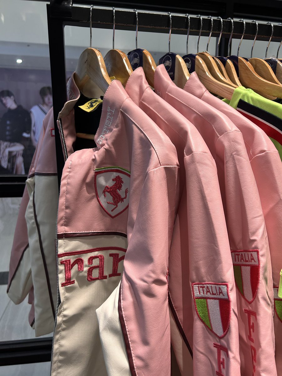 whimsydoby's tweet photo. PINK FERRARI ?!?!?!?!?! https://t.co/W34wubNL35