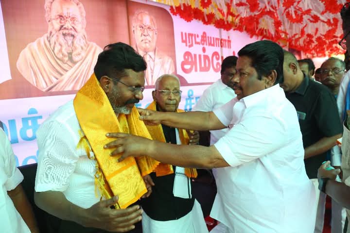 thirumaofficial's tweet photo. கும்பகோணம் அரசு போக்குவரத்துக்கழக நுழைவு வாயிலில்  உள்ள புரட்சியாளர் #அம்பேத்கர் தந்தை #பெரியார் திருவுருவச்சிலைகளை சீரமைத்து மாலை அணிவித்து மரியாதை செலுத்தும் விழா இன்று திராவிட முன்னேற்ற கழகத்தின் கும்பகோணம் சட்டமன்ற உறுப்பினர் அண்ணன் சாக்கோட்டை அன்பழகன் அவர்களின் தலைமையில் நடைபெற்றது. புரட்சியாளர் அம்பேத்கர் அவர்களின் சிலைக்கு நானும் தந்தை பெரியார் அவர்களின் சிலைக்கு தமிழர் தலைவர் அய்யா ஆசிரியர் கி.வீரமணி அவர்களும் மாலை அணிவித்து அஞ்சலி செலுத்தினோம்! மாண்புமிகு அமைச்சர் எஸ்.எஸ்.சிவசங்கர் உள்ளிட்ட ஏராளமானோர் பங்கேற்று விழாவை சிறப்பித்தனர்.