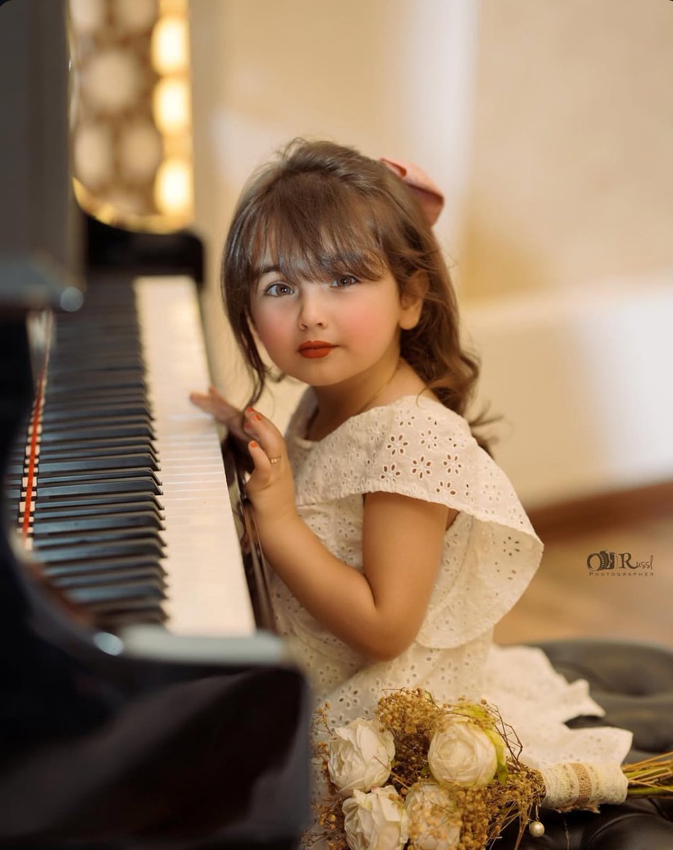 رافقيني درب مابه لاوقوف ولا إنعطافه
وإزرعي في دربنا ورد الوفا يالوايليه

اتركي قلبك يعيش الحب لو نفسك تخافه
راهني ع الحب لاحلّ القلوب الصامليه

إطمئني منهجي بالحب مافيه إنحرافه
منهجي قلبٍ يحبك ع الرّحب والمسهليه

إطمئني واعشقي من غير خوف وإرتجافه
يابعد من شرب حبك مثل كيف الشاذليه