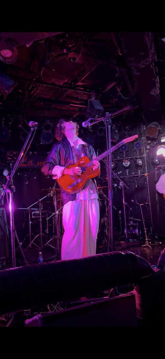 4/13 Qeen Gnu（King Gnu cover girls band）　
1.):阿修羅:(
2.Overflow
3.硝子窓
4.SPECIALZ
5.飛行艇

ストラップ取れてギター吹っ飛んだ
