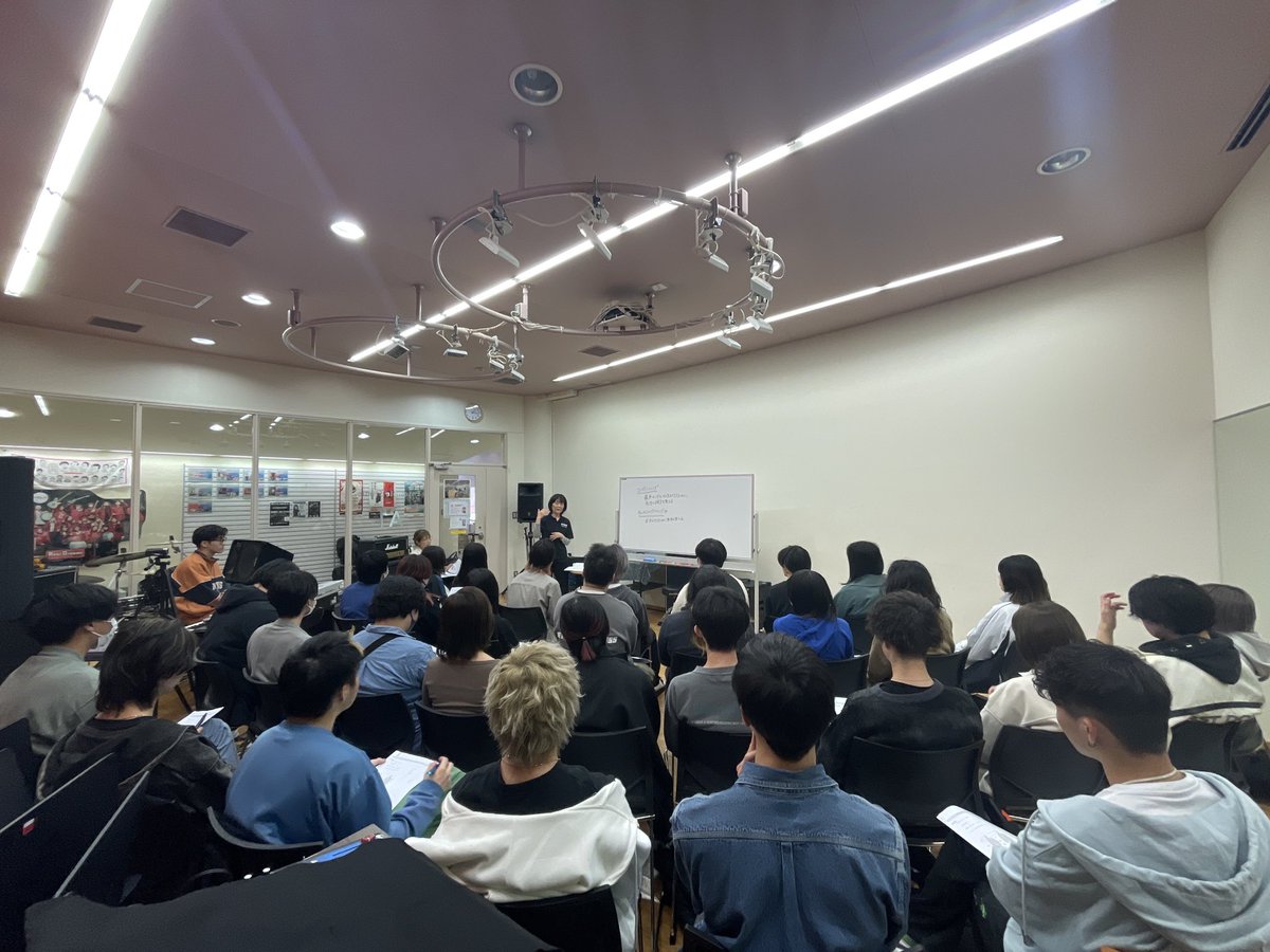 vconditioning20's tweet photo. 日本工学院八王子専門学校ミュージックアーティスト科の皆さんにヴォーカルコンディショニング®︎セミナーをさせていただきました。

発声におけるケア・メンテナンスの重要性と実践をお伝えしました。

ありがとうございました！

#ヴォーカルコンディショニング®︎ 
#ボーカルコンディショニング®︎ https://t.co/7RazbRgK3S