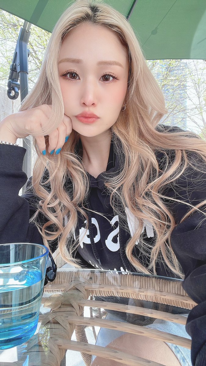 mireee249's tweet photo. 秒で前髪飽きた女 https://t.co/6cLml5xJDW