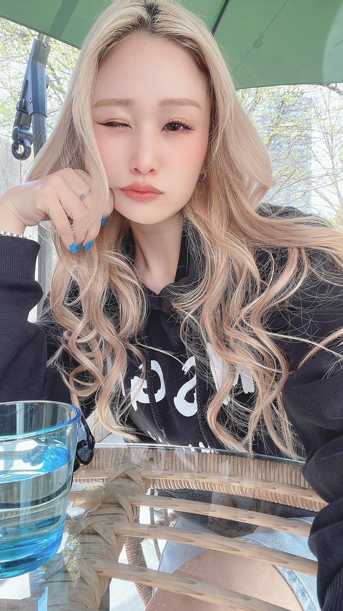 mireee249's tweet photo. 秒で前髪飽きた女 https://t.co/6cLml5xJDW