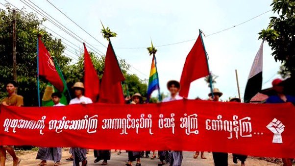 crystalkeyl's tweet photo. #DDMSC Dawei Democratic Movement Strike Committee led & protested anti military dictatorship public demonstration in #Launglon Township , #Dawei District on April 12.
#WhatsHappeningInMyanmar
#2025Apr13Coup
# https://t.co/WZhfu4Eyo5