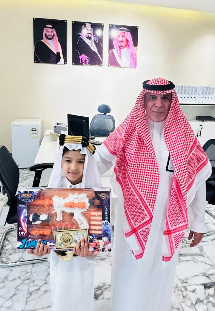 alsahil_school's tweet photo. كرّم اليوم وكيل المدرسة الطلاب 💥✨الحاصلين على أفضل التقييمات في مسابقة أفضل زي ليوم التأسيس على مستوى طلاب القسم الابتدائي حصل الطلاب على جوائز مالية + هدايا مع تكريم لجنة التحكيم للمسابقة✨🎉 https://t.co/C9vAjc9Hdg