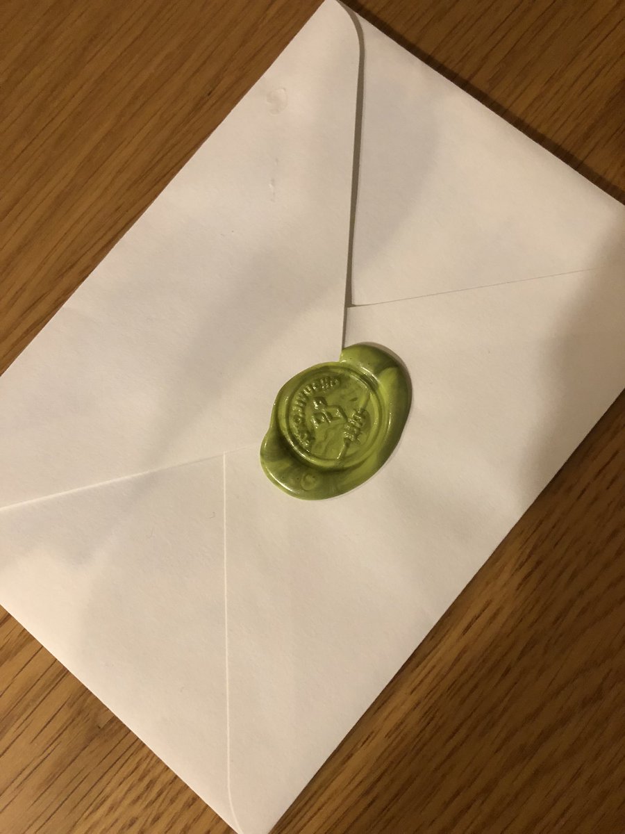 wee141's tweet photo. 1年前の自分から手紙が届きました🌷

その時の自分の状況とか感じてること、1年後の自分に対する問いを書いて贈っていて、手紙を読みながら過去の自分に、今はこうなってるよ、こう思ってるよって優しく語りかけていました◯*

未来の自分に問いを贈るのいいかも◎
#封灯 https://t.co/2xCZKH1xaD