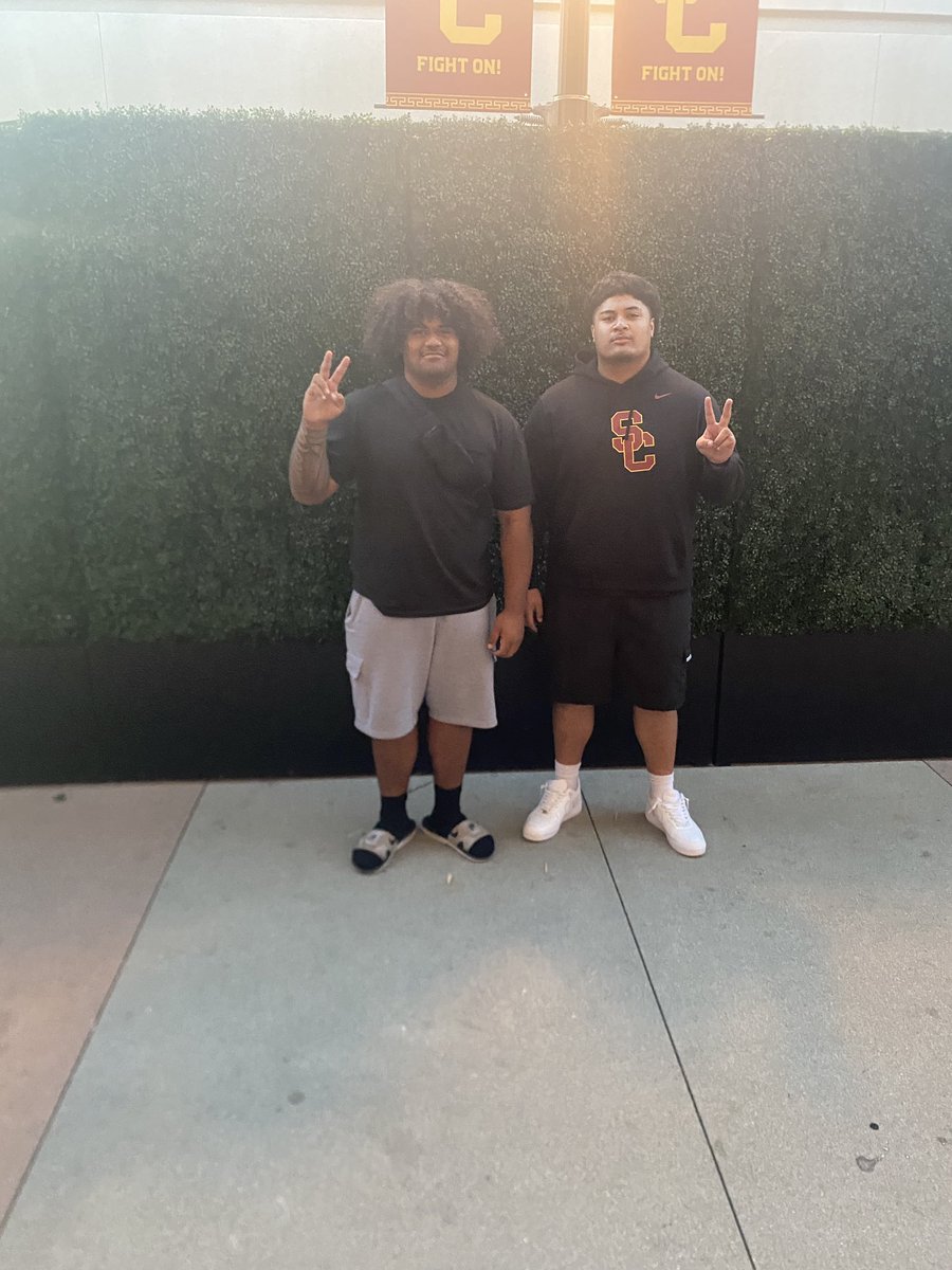 Esun Tafa (@esuntafa_) on Twitter photo Big Thank you to <a href="/CoachZachHanson/">Coach Zach Hanson</a> <a href="/LincolnRiley/">Lincoln Riley</a> <a href="/AaronAmaama/">Coach Dogg</a> <a href="/gray_reed77/">Coach G. Reed</a> Coach Mack, <a href="/uscfb/">USC Football ✌️</a> for having me & my family this weekend for spring practices. Always great being out here around the Trojan fam. Look forward to coming out again.
Fight on!✌🏽
#4Popz
<a href="/EsunKft/">RomneyNorahTafa</a> Big Thank you to <a href="/CoachZachHanson/">Coach Zach Hanson</a> <a href="/LincolnRiley/">Lincoln Riley</a> <a href="/AaronAmaama/">Coach Dogg</a> <a href="/gray_reed77/">Coach G. Reed</a> Coach Mack, <a href="/uscfb/">USC Football ✌️</a> for having me & my family this weekend for spring practices. Always great being out here around the Trojan fam. Look forward to coming out again.
Fight on!✌🏽
#4Popz
<a href="/EsunKft/">RomneyNorahTafa</a>