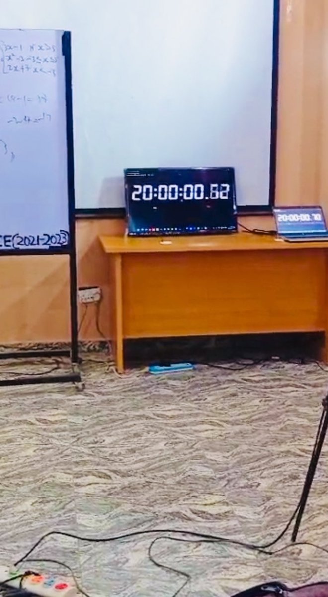 UilStudentUnion's tweet photo. 20 hours down and counting! Mr. Kazeem is still going strong, actively tutoring, on track to break the Guinness World Record for the longest mathematics lesson! 

Let's go Kazeem! 😇

#UNILORIN30HoursMathMarathon
#BetterByFar🎓 
#UNILORIN
#GWR https://t.co/rpDqWcCCkM