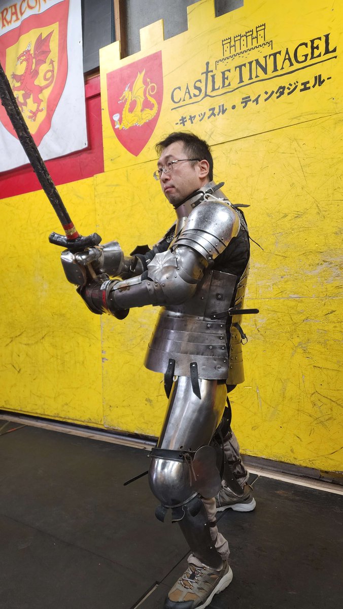 ⚔️名古屋支部・Hさん、甲冑初陣⚔️

この週末、ティンタジェル東京本部にて二日間のスパー練習に参加！

そして今日はついに…
リアルな鉄の鎧を纏い、アーマードバトルの世界へ‼️

#アーマードバトル  #騎士道 #甲冑 #名古屋支部