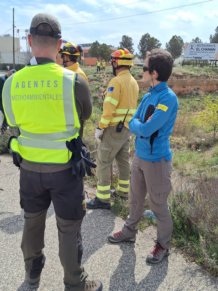aproam's tweet photo. Simulacro de inundaciones con #AgentesMedioambientales de @CHJucar ,  @AAMM_JCCM, bomberos, protección civil...
¿Que falla? No estamos bien identificados... Somos los de azul... 🧐🚨
@mitecogob para cuando la serigrafía en la espalda???
@Moran_Fernandez
@mitecogob https://t.co/3LWU09OCI2