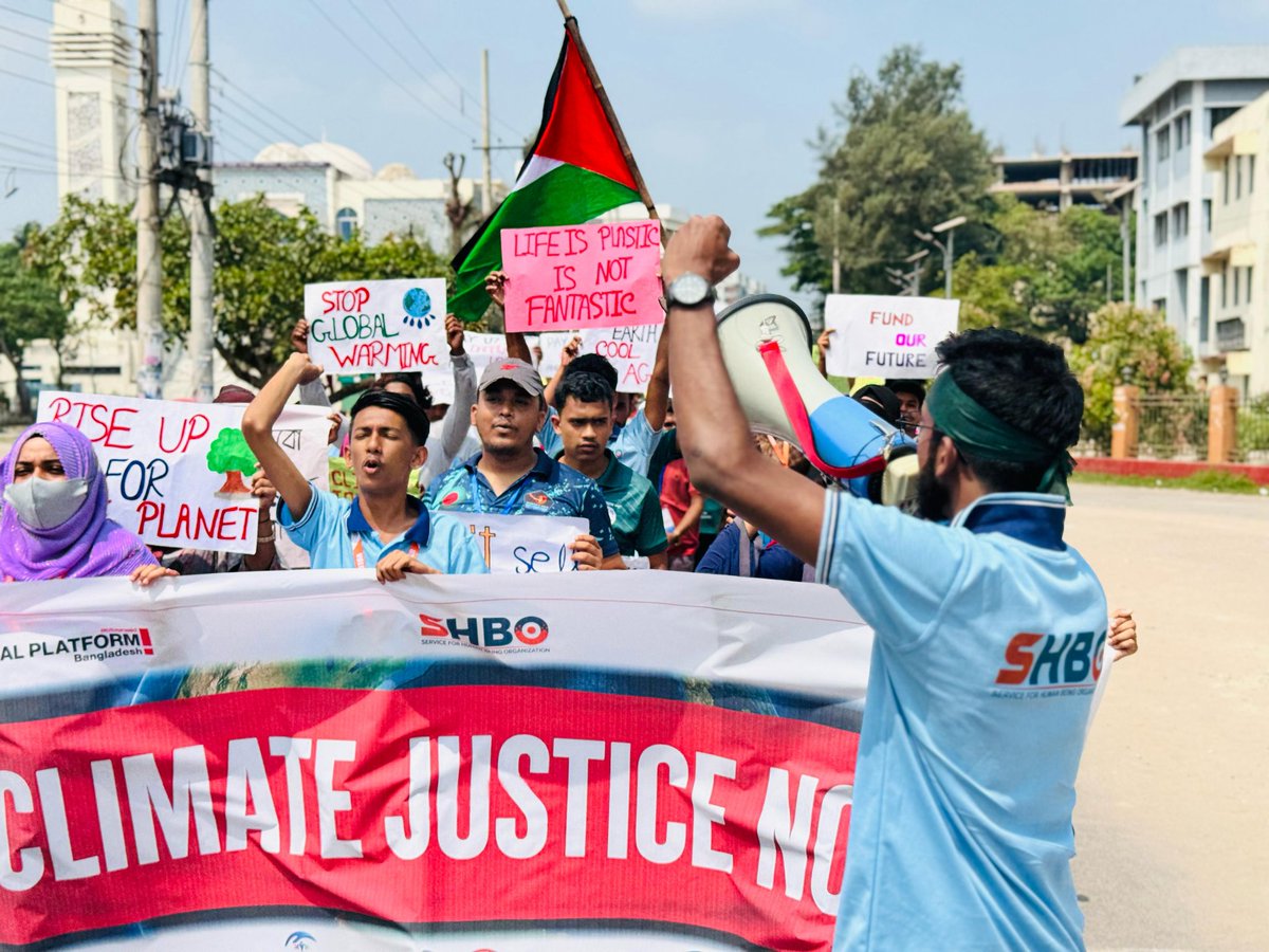 naimndw's tweet photo. 🌍 On 11 April, we united at the Noakhali DC Office for a powerful Climate Strike with Global Platform Bangladesh! As SHBO, we demanded climate justice, called for an end to fossil fuels, and urged leaders to invest in renewables! ✊💚 

#SHBO #GlobalClimateStrike https://t.co/qu7uwH8COJ