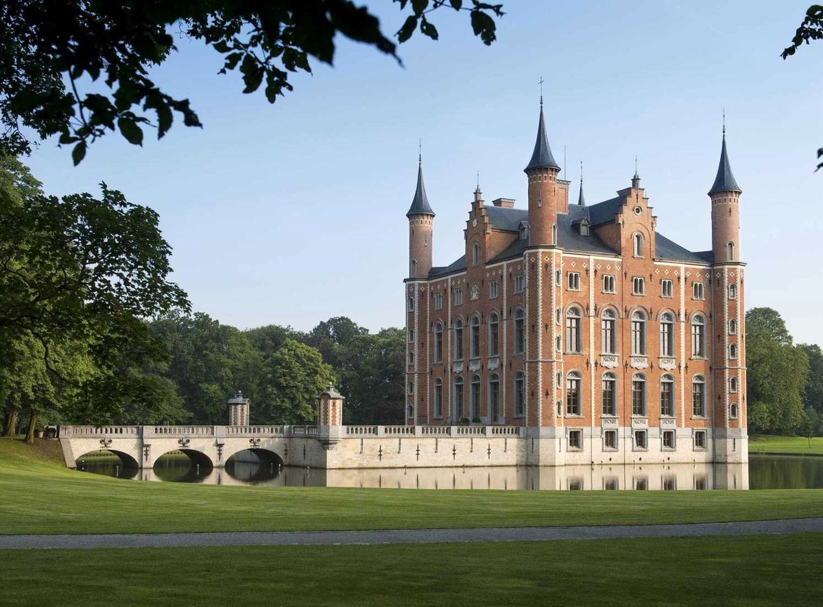 dutchbuildings's tweet photo. The "Castle of Olsene", located in #Olsene (Oost-Vlaanderen), Belgium, traces its origins to the 11th-century "Hof Ter Wallen". It became linked to the Lanchals family in 1502, whose swan emblem still appears in the estate’s design. The current neo-renaissance castle was built between 1854–1859 by architect Louis Minard.
