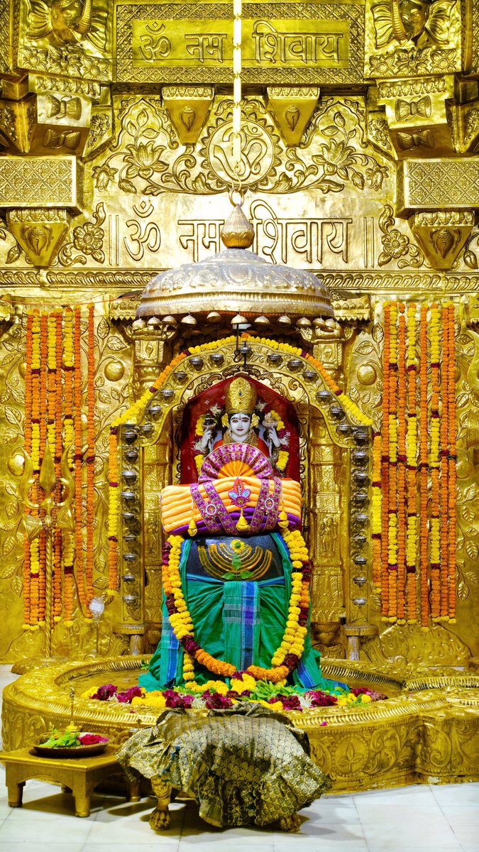 Somnath_Temple's tweet photo. श्री सोमनाथ महादेव मंदिर,
प्रथम ज्योतिर्लिंग - गुजरात (सौराष्ट्र)
दिनांकः 13 अप्रैल 2025,चैत्र कृष्ण प्रतिपदा - रविवार
मध्याह्न श्रृंगार
04251803
#somnath #mahadev #shivji
#bhakti #somnathlivedarshan #somnathtemple https://t.co/4exWPJhkHf