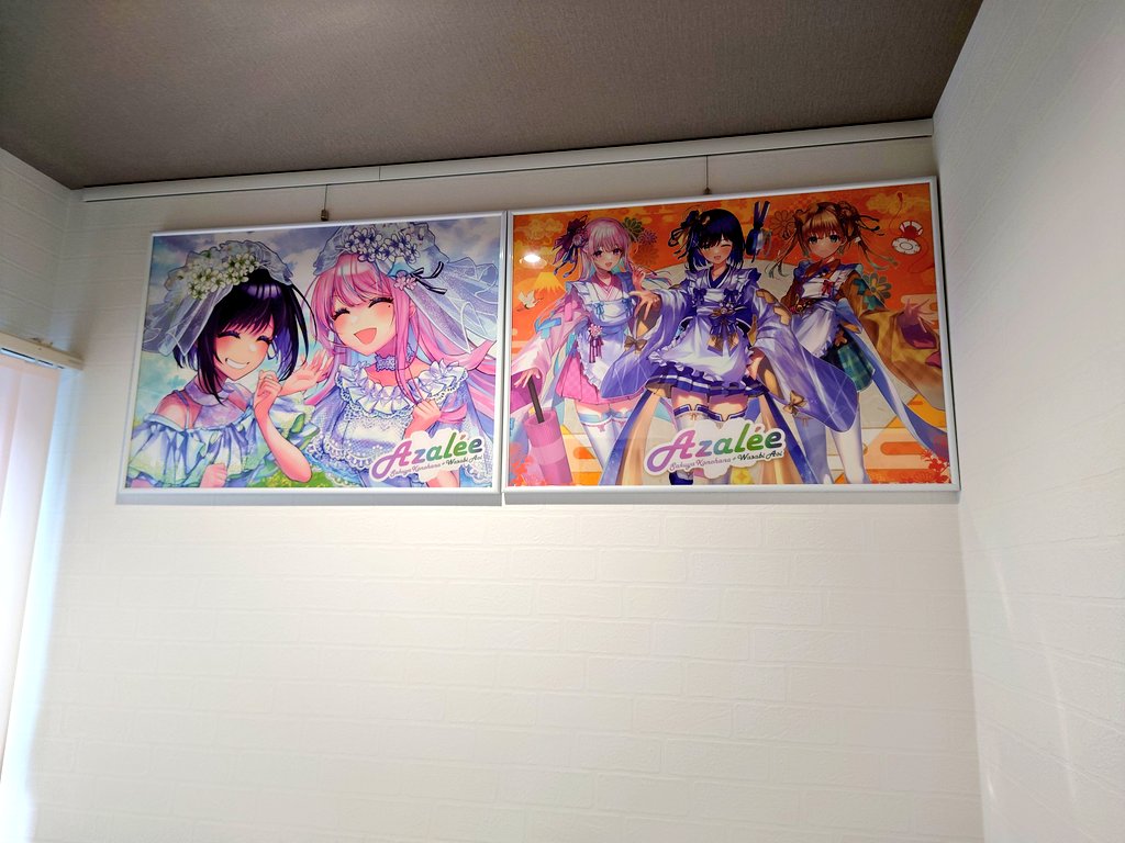 taiki8333's tweet photo. ポスターもフレームとレールを買ったのでようやく飾ったけど、もうスペースがあまり無い…🥲
#Azalee
#葵わさび
#木乃華サクヤ
#調月音葉 https://t.co/qdankEU73J