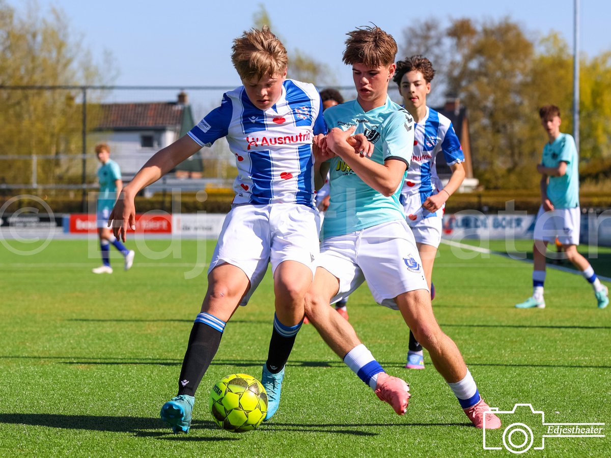 Edjestheater's tweet photo. Het fotoverslag van @Blauwwit34 - @Heerenveen1920 staat online...: https://t.co/ZY5hmoENh1

#sportfotografie #canonsportfotografie #blauwwit34 #vvheerenveen #jeugdvoetbal #JO15 https://t.co/anbznm6Q1F