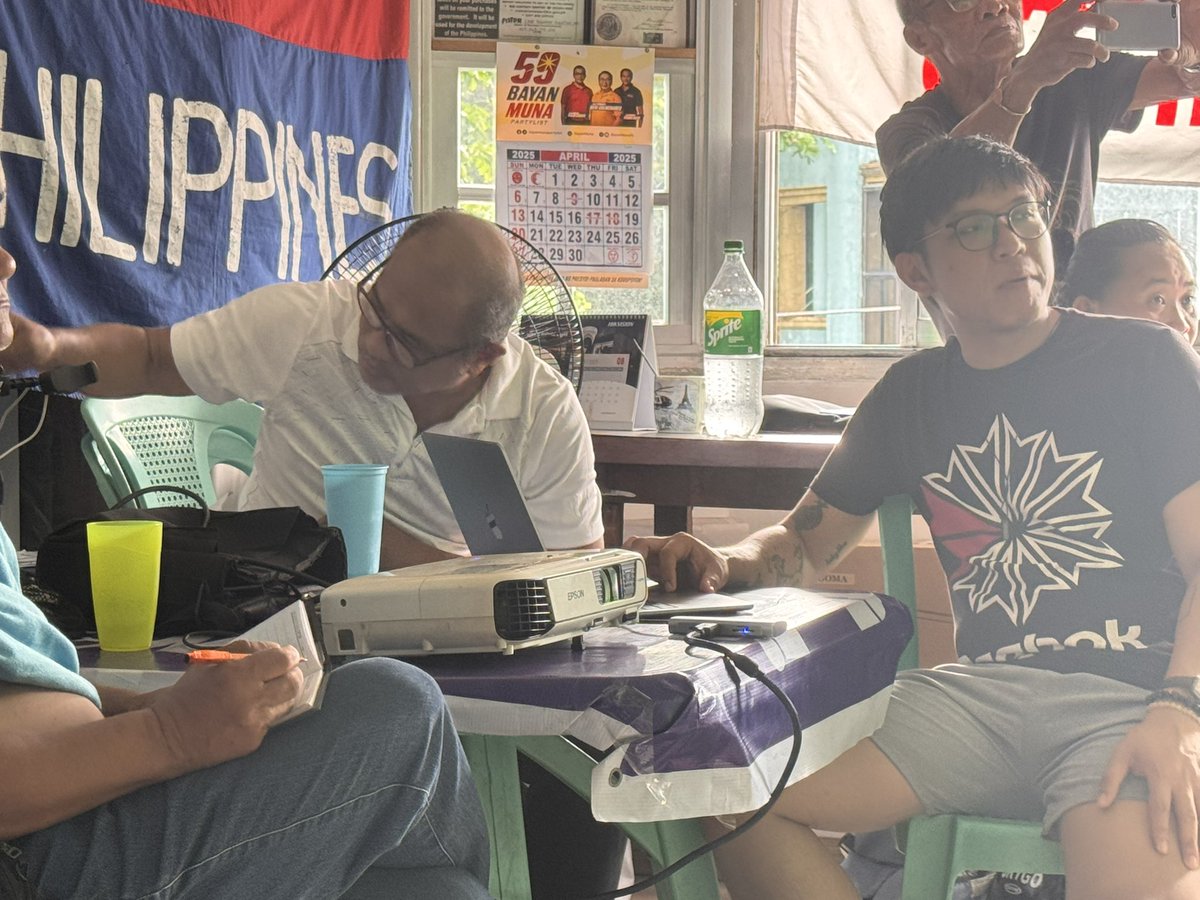 rodaschoolph's tweet photo. 🛣️ SINO ANG NAKIKINABANG SA BAGONG TEKNOLOHIYA? 🔋🍃

Ngayon araw, naglunsad tayo ng talakayan hinggil sa mga epekto ng EVIDA Law at ang nakahaing Magna Carta of Tricycle Drivers and Operators sa Kongreso na layong magsulong ng “modernisasyon” ng mga traysikel sa bansa. https://t.co/MDUxL78cbL