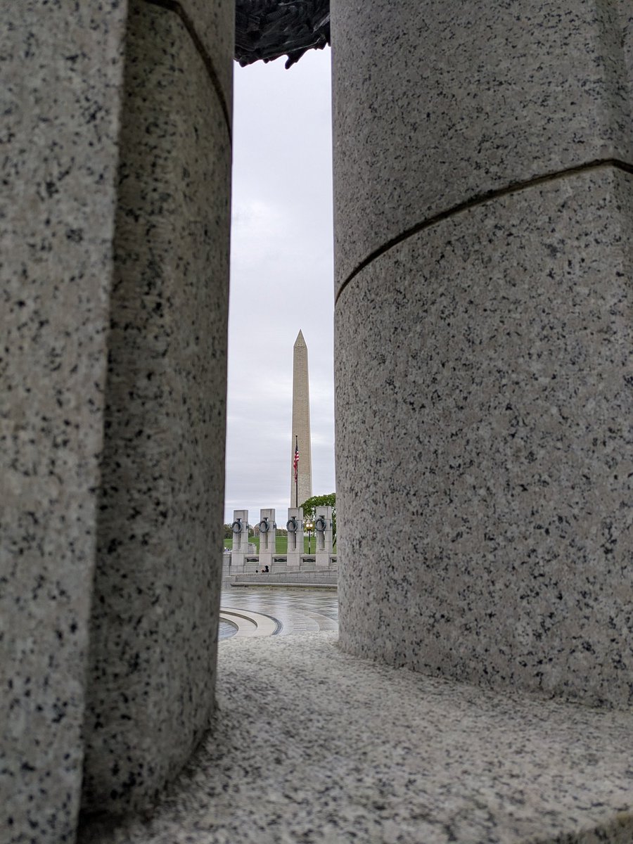 lteyssedou1's tweet photo. [Washington en Somme] Et puis on a été à DC faire une cérémonie au cimetière militaire d'Arlington. Et présenter notre projet au lycée français, voir un match de baseball et faire des visites.

#bacproASSP https://t.co/6omvE2n3za