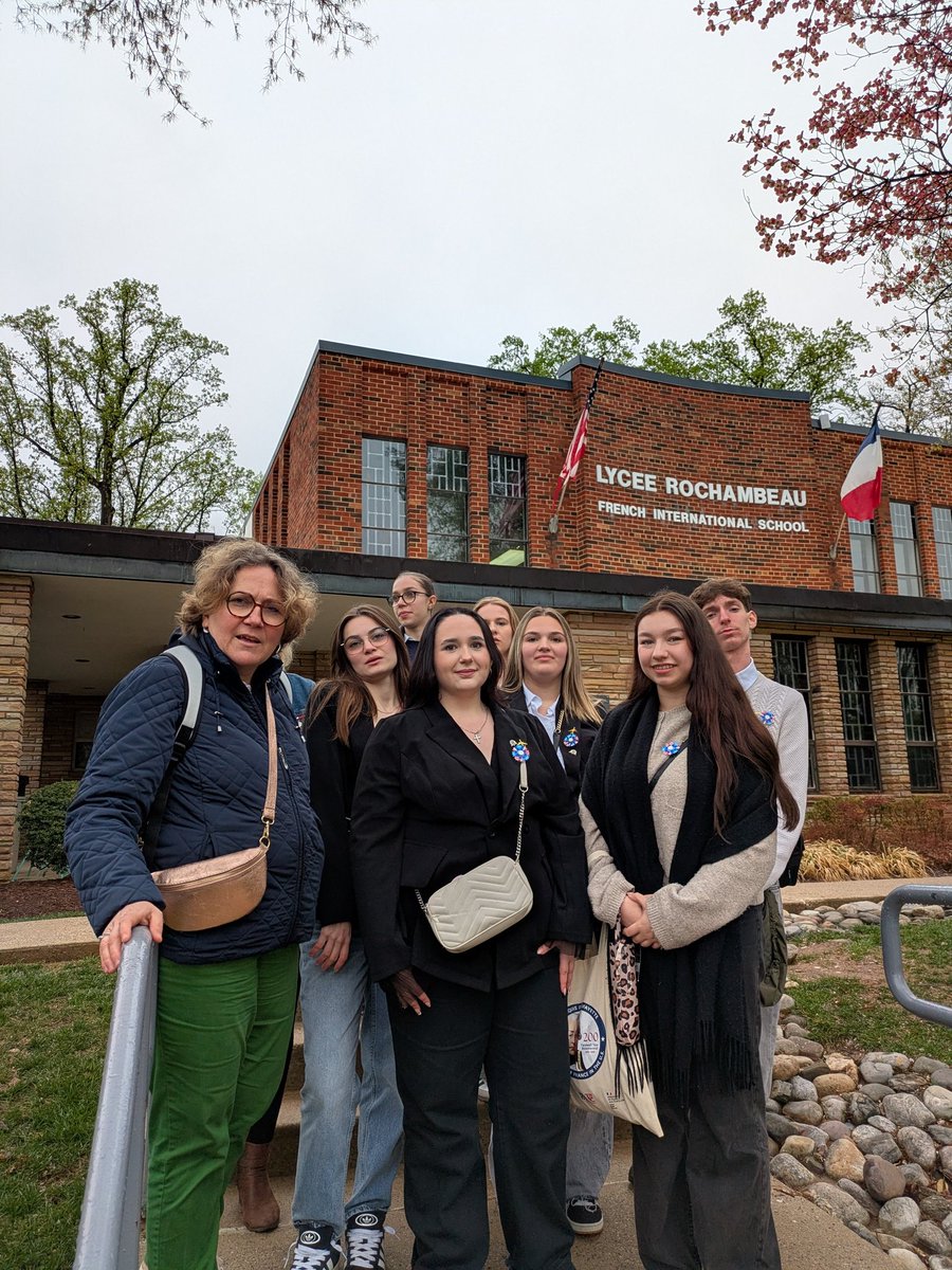 lteyssedou1's tweet photo. [Washington en Somme] Et puis on a été à DC faire une cérémonie au cimetière militaire d'Arlington. Et présenter notre projet au lycée français, voir un match de baseball et faire des visites.

#bacproASSP https://t.co/6omvE2n3za