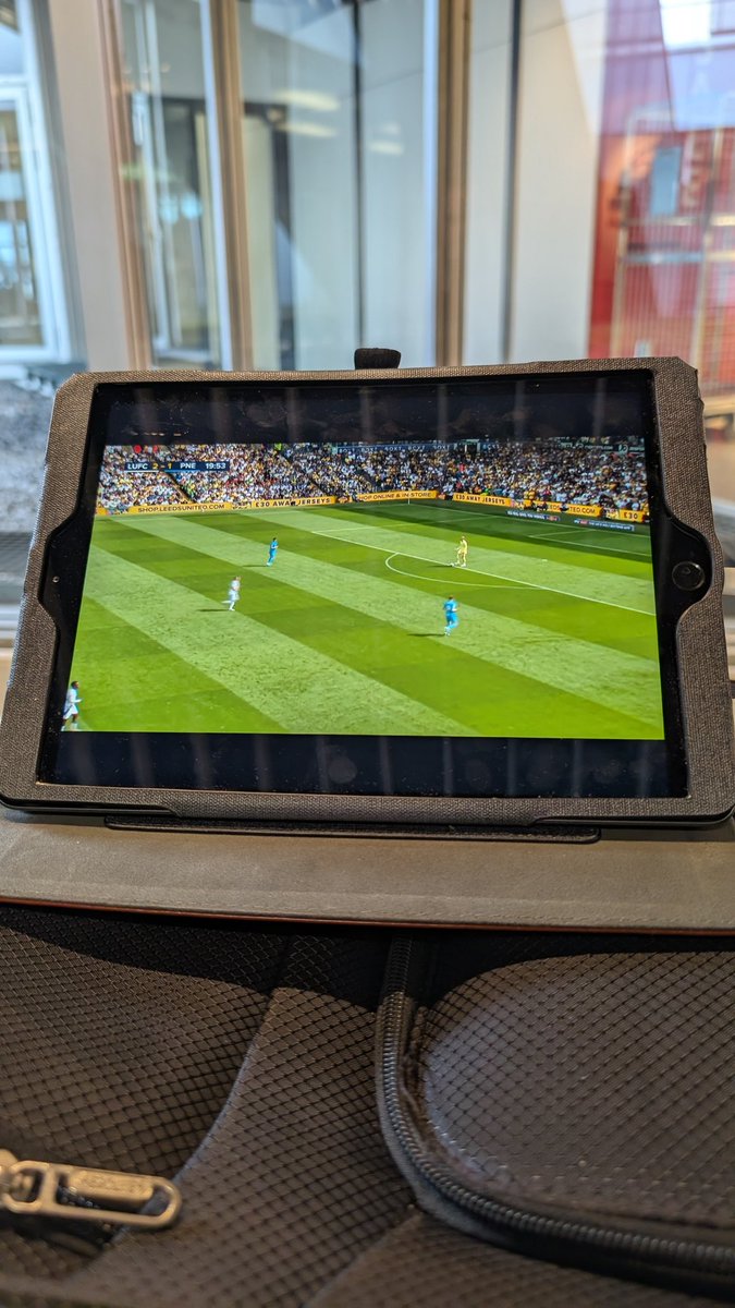 BollingerMike's tweet photo. Thanks to LUTV, I'm able to watch  yesterday's game from the airport today on my way to Canada. MOT  @LUFC https://t.co/NaKohNR52S