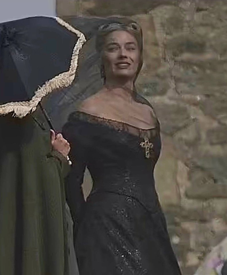 영화 <폭풍의 언덕 (Wuthering Heights)> 촬영 중인 마고 로비 새 사진 #MargotRobbie 에머랄드 펜넬 감독 / 에밀리 브론테 원작 각색 2026년 2월 13일 개봉 (영국...