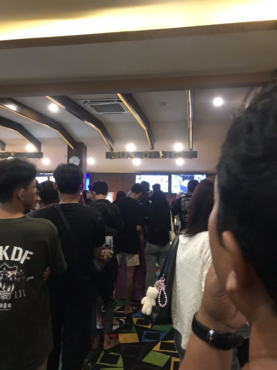 gitasayanggg's tweet photo. @ernestprakasa Nsc jepara, gagal nonton karna Jumbo dah full https://t.co/z4lhfSmWfj