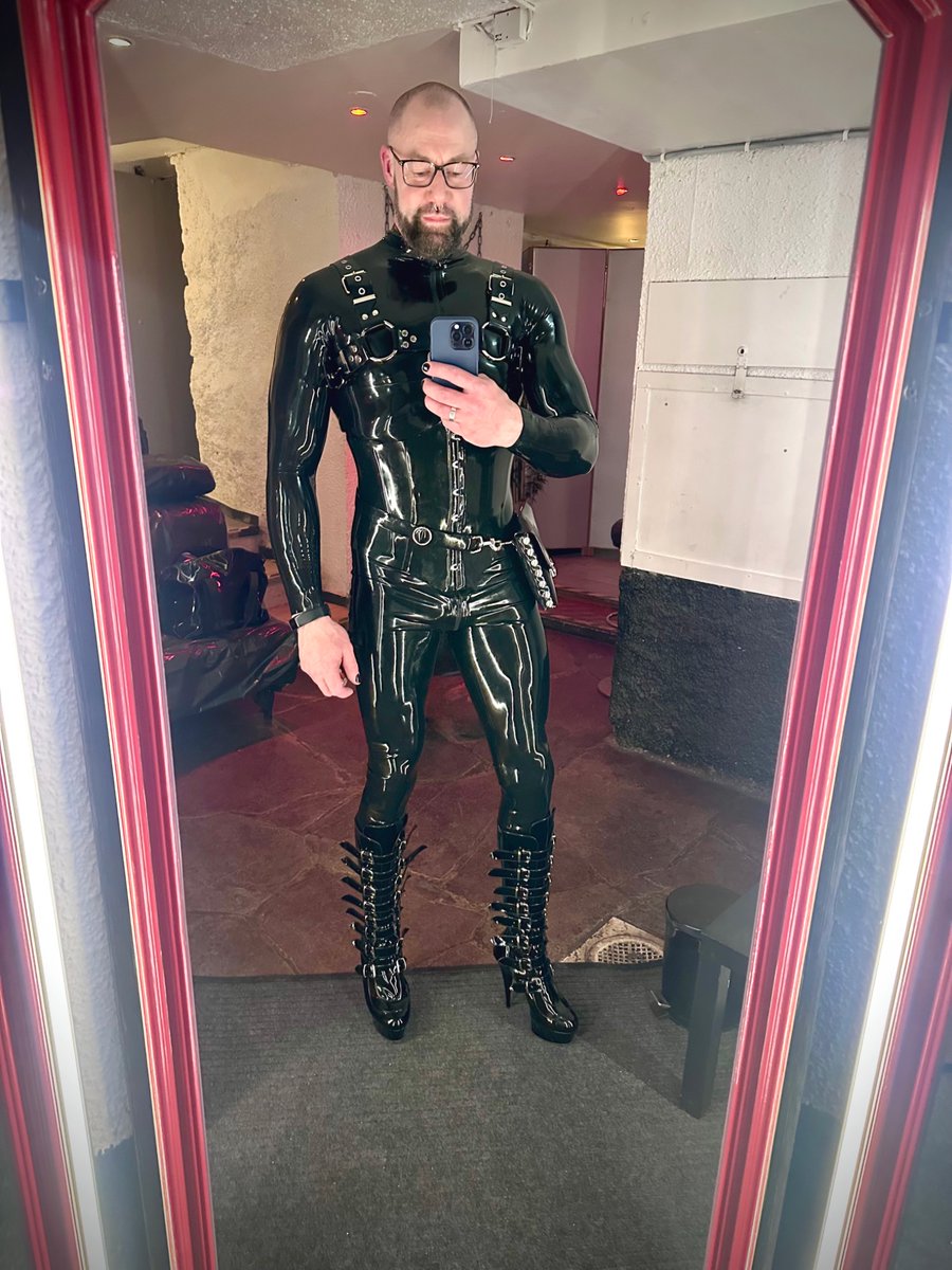 frekeden's tweet photo. Really pleased with my outfit from this weekends DekaDance party! 
My boots are hawt!🖤

Latex: Libidex
Boots: Pleaser
Harness: Blackstylelatex

https://t.co/6WebCQqWd4

#latex #latexmodel #meninlatex #latextights #libidex  #begloss #latexovermuscle #forthegays https://t.co/pQUK6UbzQW
