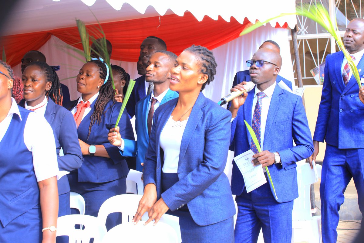 FlobbetoSchools's tweet image. #Thread2: A double blessing at Flobbeto! Today, we not only witnessing the swearing-in of our new pupil leaders but also joyfully marking Palm Sunday — a day of peace, hope, and new beginnings.