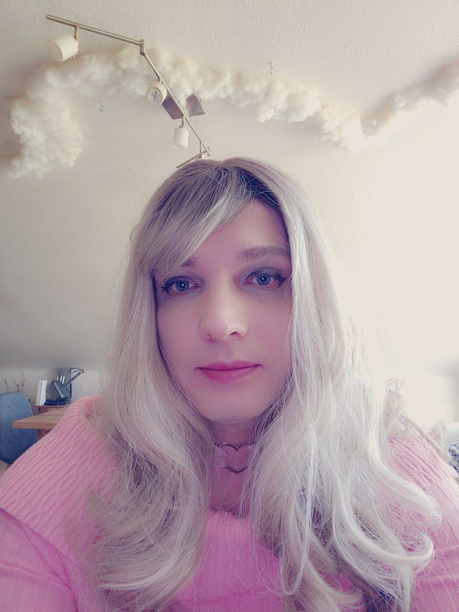 Ein paar Bilder hatte ich noch ❤️. Wünsche allen einen schönen Sonntag #sissy #chastity #stockings #sissy4life #highheeledshoes #shortdress