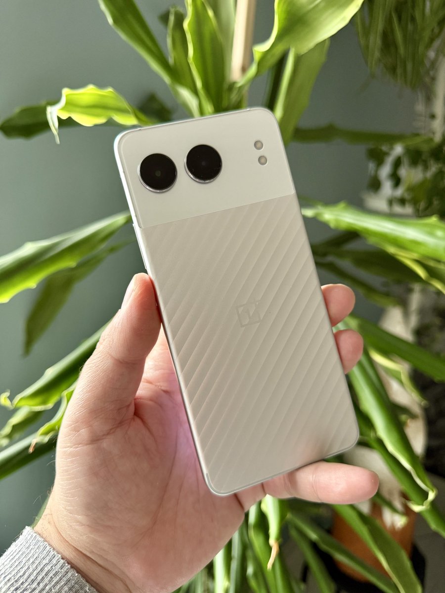 MikyAncona's tweet image. OnePlus Nord 4 si aggiorna …
Peccato smartphone così belli ed unici non li fanno più !  
youtu.be/O6F2KXb1zUQ?si…
#oneplus #oneplusnord #oneplusnord4 #nord #nord4 #mikyancona #tech #smartphone #android15 #mobile #phone @oneplus @OnePlus_ITA