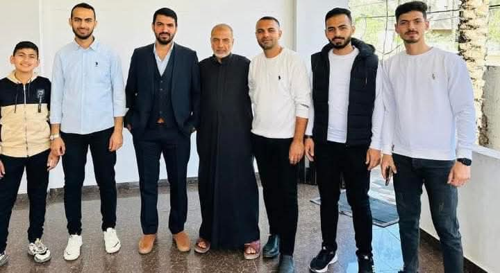 الحاج إبراهيم أبو مهادي، يودع أبنائه الستة "أحمد - محمود - محمد - مصطفى - زكي - عبد الله" دفعة واحدة شهداء في قصف استهدف سيارتهم في مدينة دير البلح. 
هذا التوحش والجنون والهوس الإسرائيلي بالدم لم تشهده أشد عصور البشرية انحطاطًا وهمجية، ولم يوثّق في تاريخ الحروب كلها عبر التاريخ.