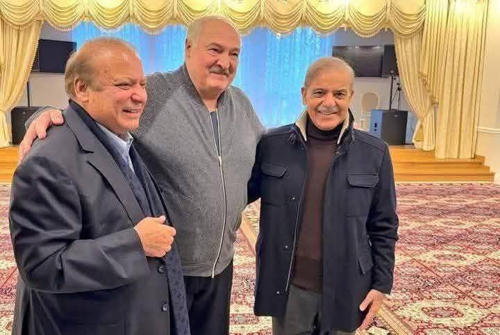 درمیان میں جو تیسرا شخص ہے یہ الیگزینڈر لوکاشینکو بیلاروس کا صدر ہے۔۔۔۔۔
کرپشن اور جرائم سے متعلق رپورٹنگ کے عالمی ادارے آرگنائزڈ کرائم اینڈ کرپشن رپورٹنگ پراجیکٹ (OCCRP) نے اِن ساب کو سال 2021 میں کرپٹ ترین شخصیات کی فہرست میں نمبر ون پہ رکھتے ہوئے 
دنیا کے کرپٹ “پرسن آف دی