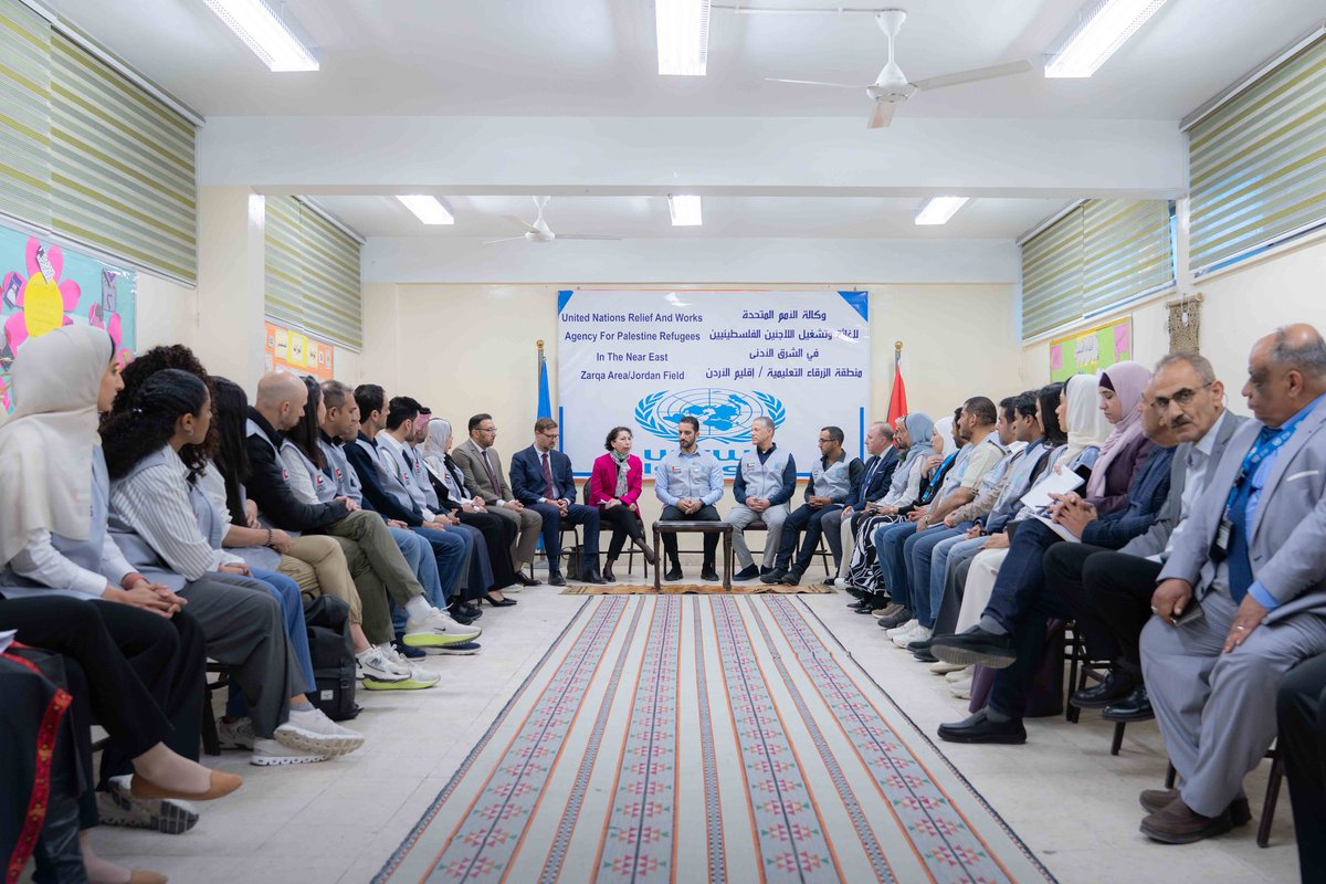 من بين ملايين اللاجئين، هناك قصص لم تُروَ بعد.
مؤسسة القلب الكبير لا تكتفي بسماعها، بل تحوّلها إلى مشاريع وواقع يحيي الأمل.
نشكر الأردن شعباً وقيادة على الدور الكبير في رعاية اللاجئين، وعلى الشراكة الصادقة في المشاريع الإنسانية التي تُعيد رسم ملامح الأمل في المنطقة.