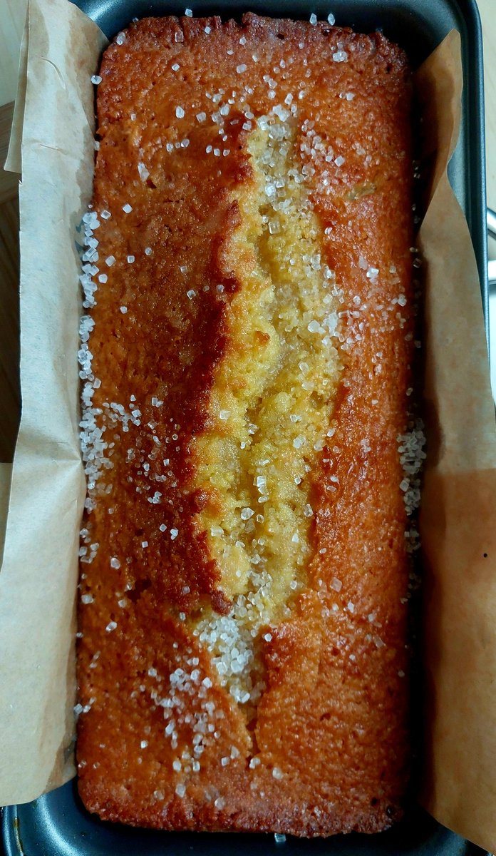 BahaNick16's tweet photo. Off to see my friend &amp; fellow Baker to collect my cake for our Wednesday @MumbrianSpinner, it would be rude not to enjoy a #cakeswap #Lemondrizzle 😋 https://t.co/rGWl2ogxdL