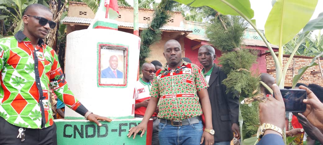 CNDDFDDBugendan's tweet photo. #Bugendana @CnddFdd K'umutumba nyakeru zone #Mutoyi vyari bihimbaye cane aho hari ibirori vyukwugurura icibutso c'umugambwe nkuko mubibona ,kwerekana inguvu z'umugambwe k'umutumba no kwifurizanya umwaka mushasha https://t.co/VVvVrsZRUI