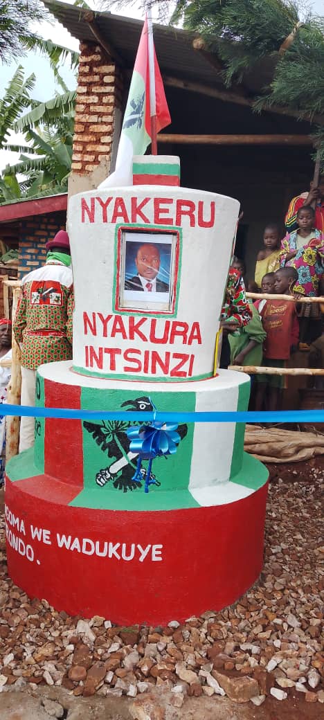 CNDDFDDBugendan's tweet photo. #Bugendana @CnddFdd K'umutumba nyakeru zone #Mutoyi vyari bihimbaye cane aho hari ibirori vyukwugurura icibutso c'umugambwe nkuko mubibona ,kwerekana inguvu z'umugambwe k'umutumba no kwifurizanya umwaka mushasha https://t.co/VVvVrsZRUI