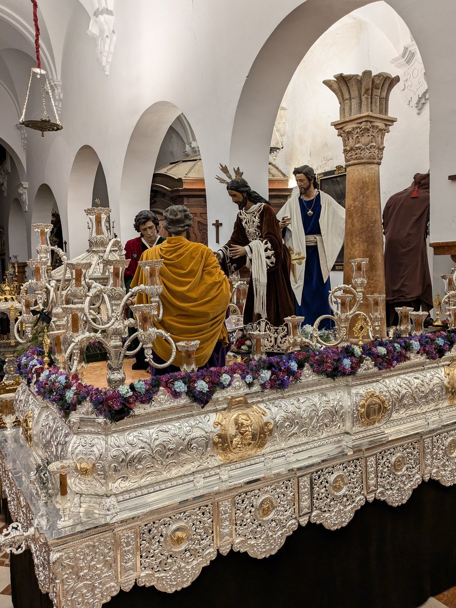 𝐄𝐒 𝐃𝐎𝐌𝐈𝐍𝐆𝐎 𝐃𝐄 𝐑𝐀𝐌𝐎𝐒…

𝘌𝘭 𝘚𝘦𝘯̃𝘰𝘳 𝘯𝘰𝘴 𝘦𝘴𝘱𝘦𝘳𝘢.

#DomingodeRamos2025
#HermandadDelLavatorio