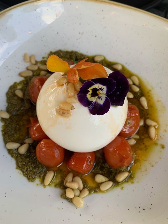MarneysPub's tweet image. Brighten up your day with a delicious Burrata Pugliese, roasted cherry tomatoes, pine nuts, toasted sourdough and extra virgin olive oil. Perfect for sunny days and the perfect #pubgrub to enjoy your #outsidedining experience! #lookinggood