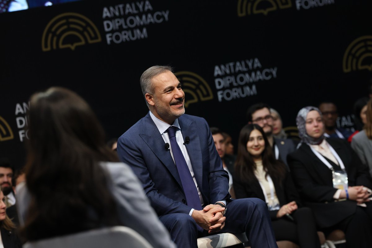 TC_Disisleri's tweet photo. Bakanımız @HakanFidan, IV. Antalya Diplomasi Forumu (#ADF2025) kapsamında düzenlenen "ADF Youth" etkinliğinde üniversite öğrencileriyle biraraya geldi. https://t.co/VJUQTGoeDy